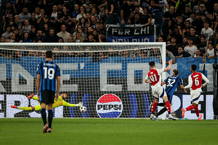 David Raya ratuje bramke po dobitce